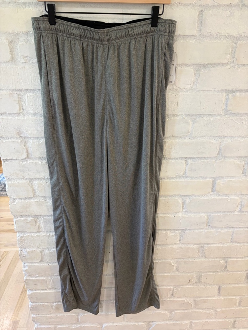 Men’s Gray Pull-On Wide-Leg Pants
(B1)